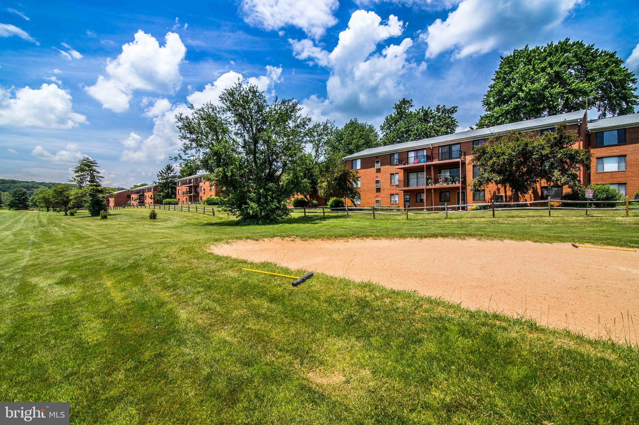 COUNTRY CLUB GREEN - Residential