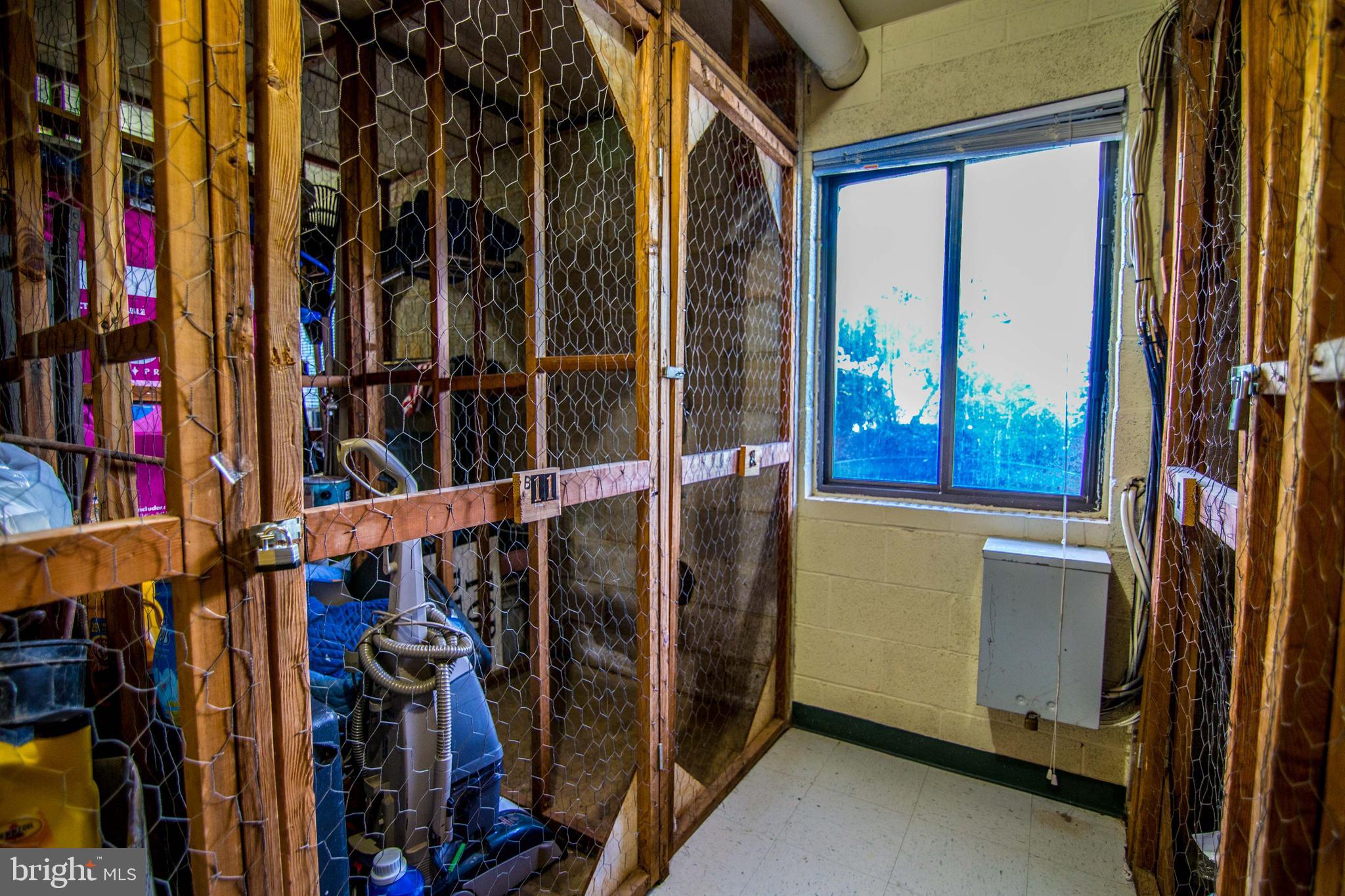 COUNTRY CLUB GREEN - Residential