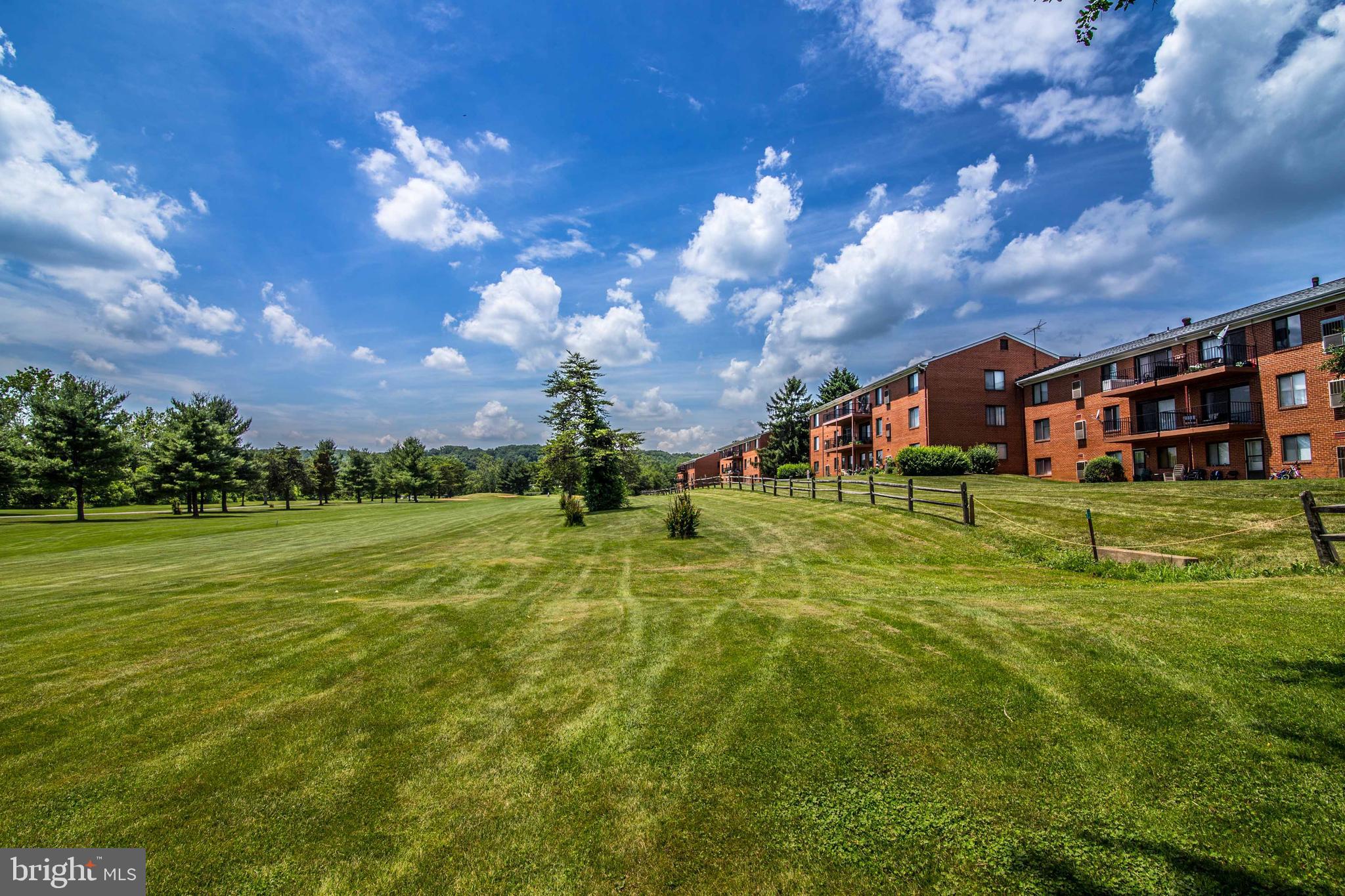 COUNTRY CLUB GREEN - Residential