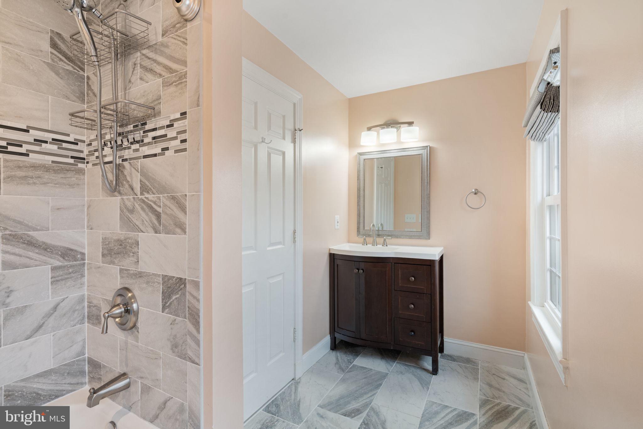 TOBACCO QUAY - Residential