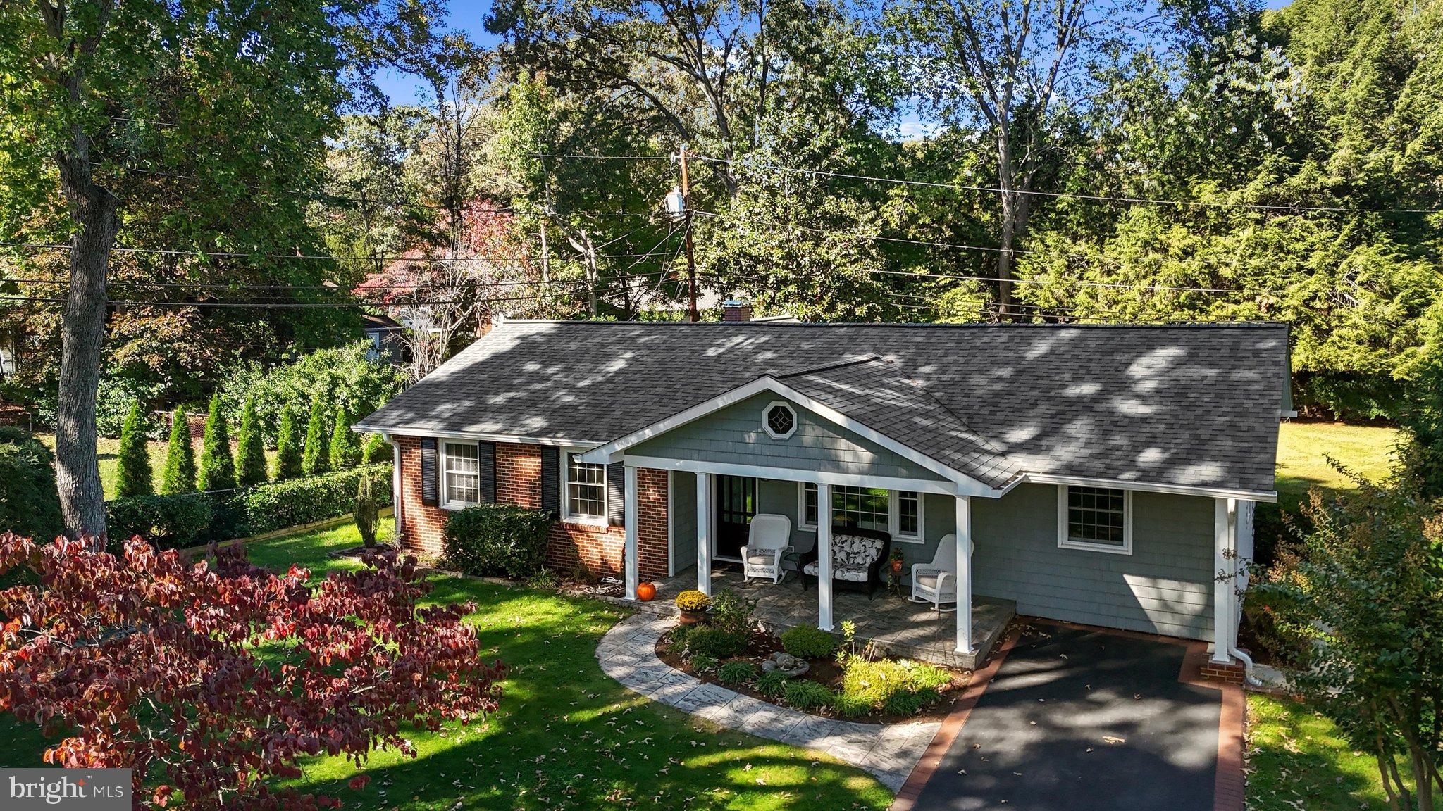 4 LYNHAVEN COURT