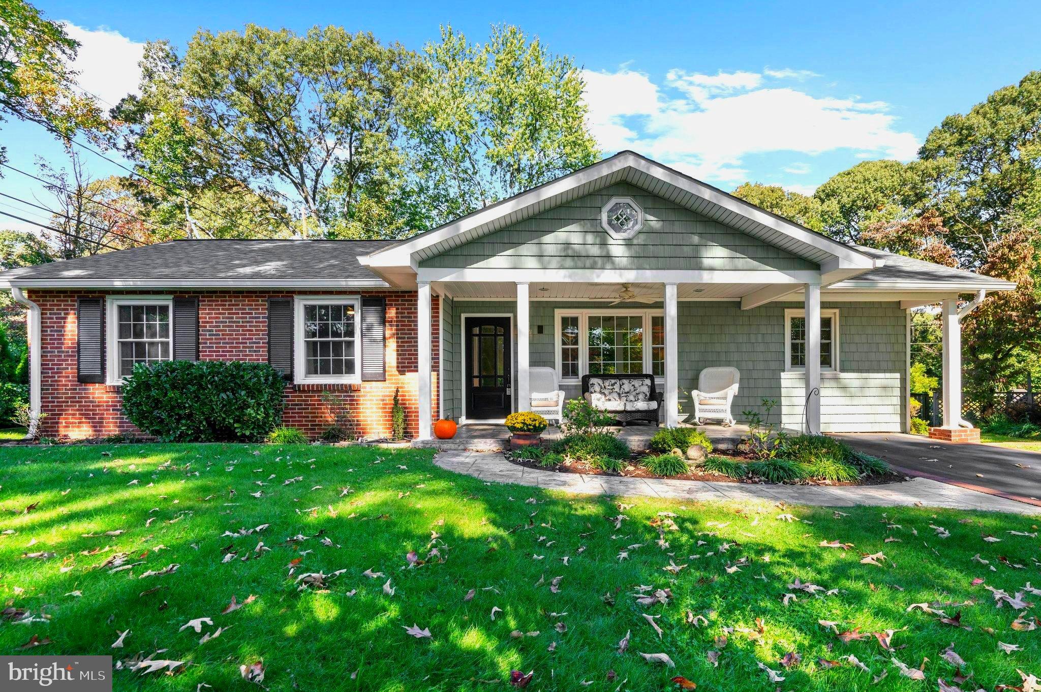 4 LYNHAVEN COURT