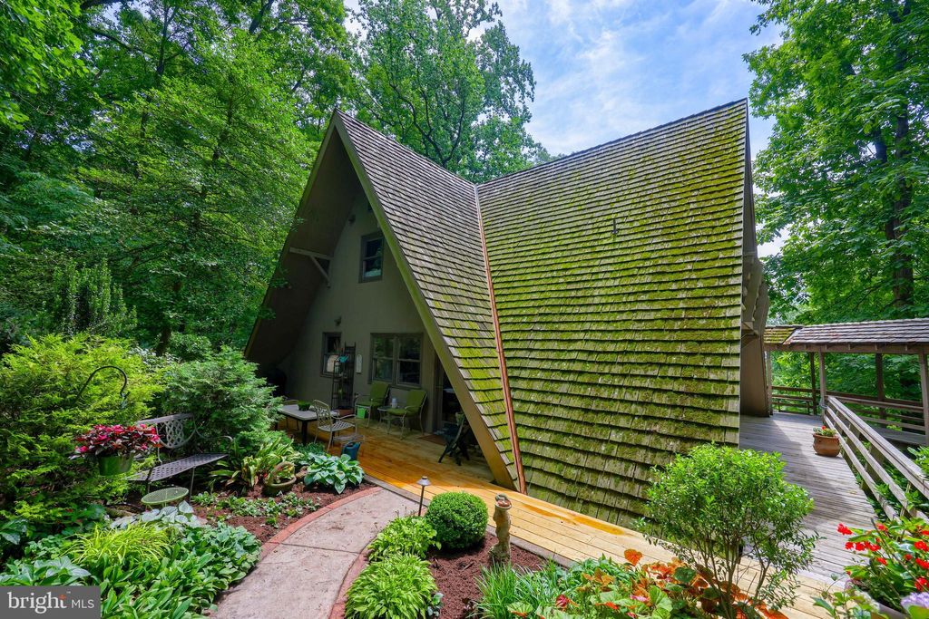 Photo of 2487 CHESTNUT RIDGE DR, LANCASTER, PA 17601 (MLS # PALA2037182)