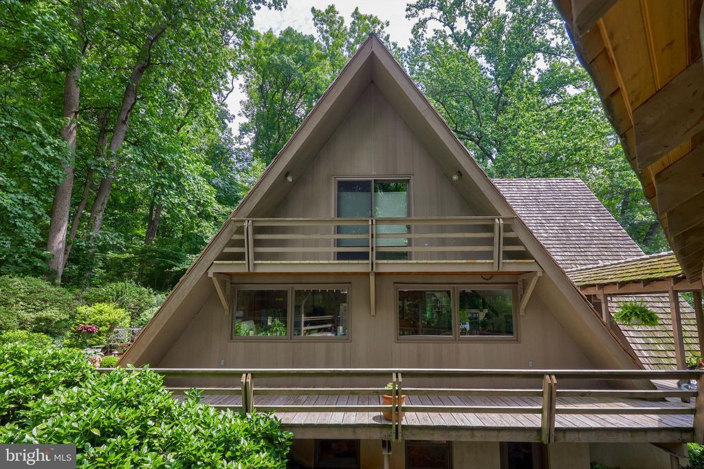 Photo of 2487 CHESTNUT RIDGE DR, LANCASTER, PA 17601 (MLS # PALA2037182)