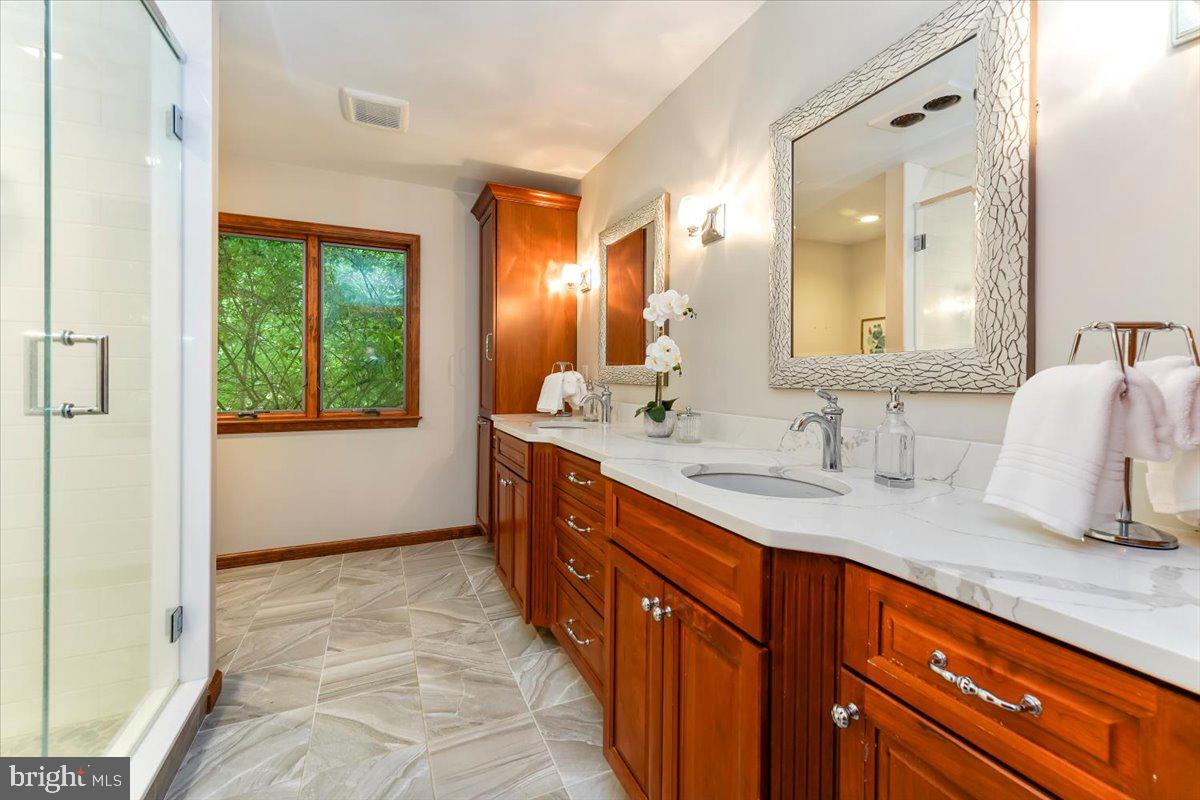 RADNOR HUNT - Residential