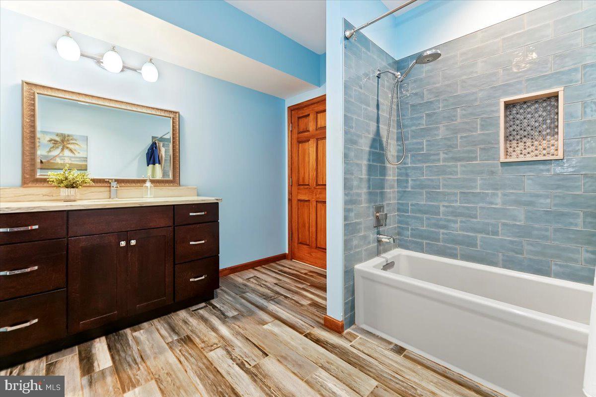 RADNOR HUNT - Residential