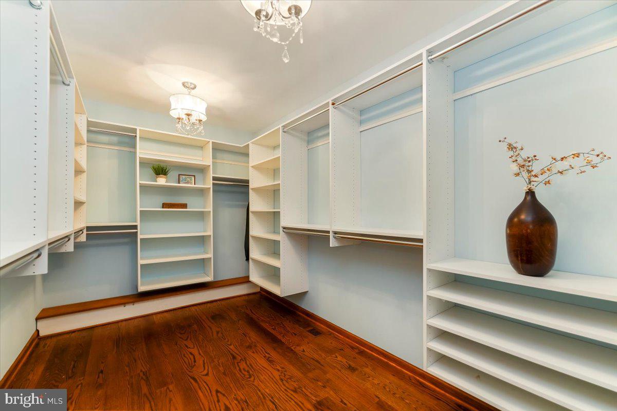 RADNOR HUNT - Residential