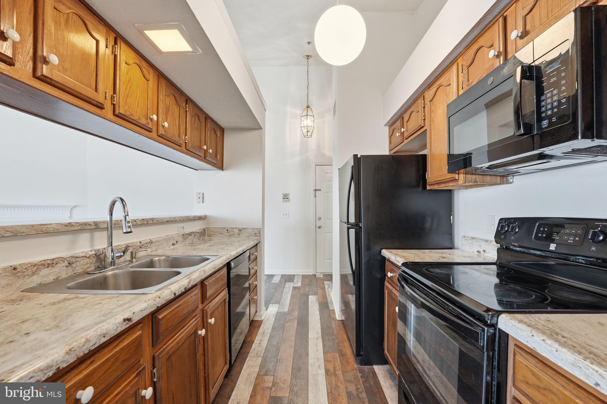 SHERBROOKE CONDO - Residential