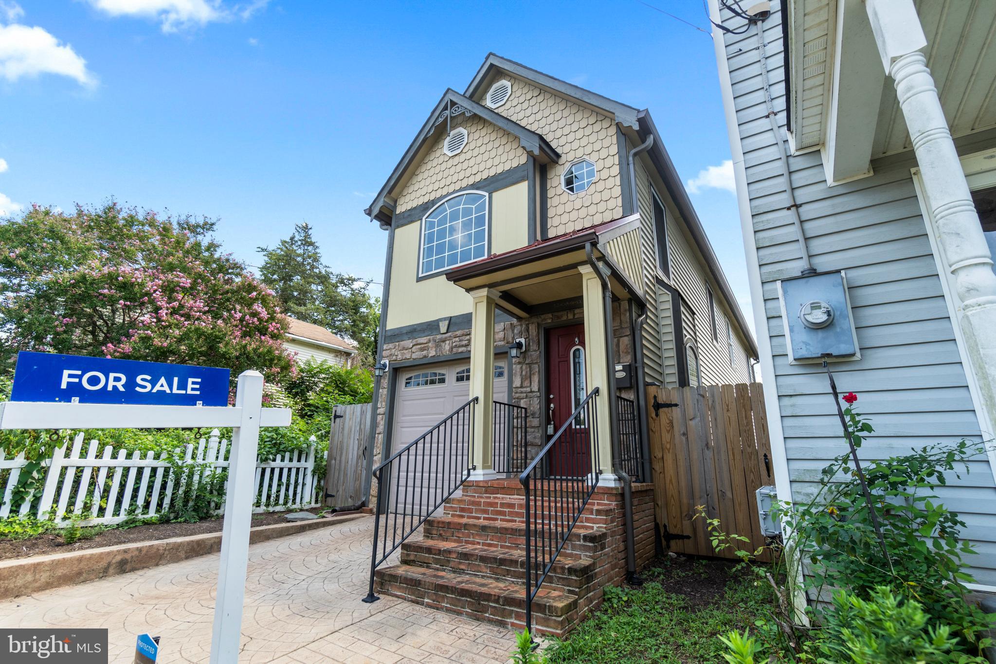 ELMHURST - Residential