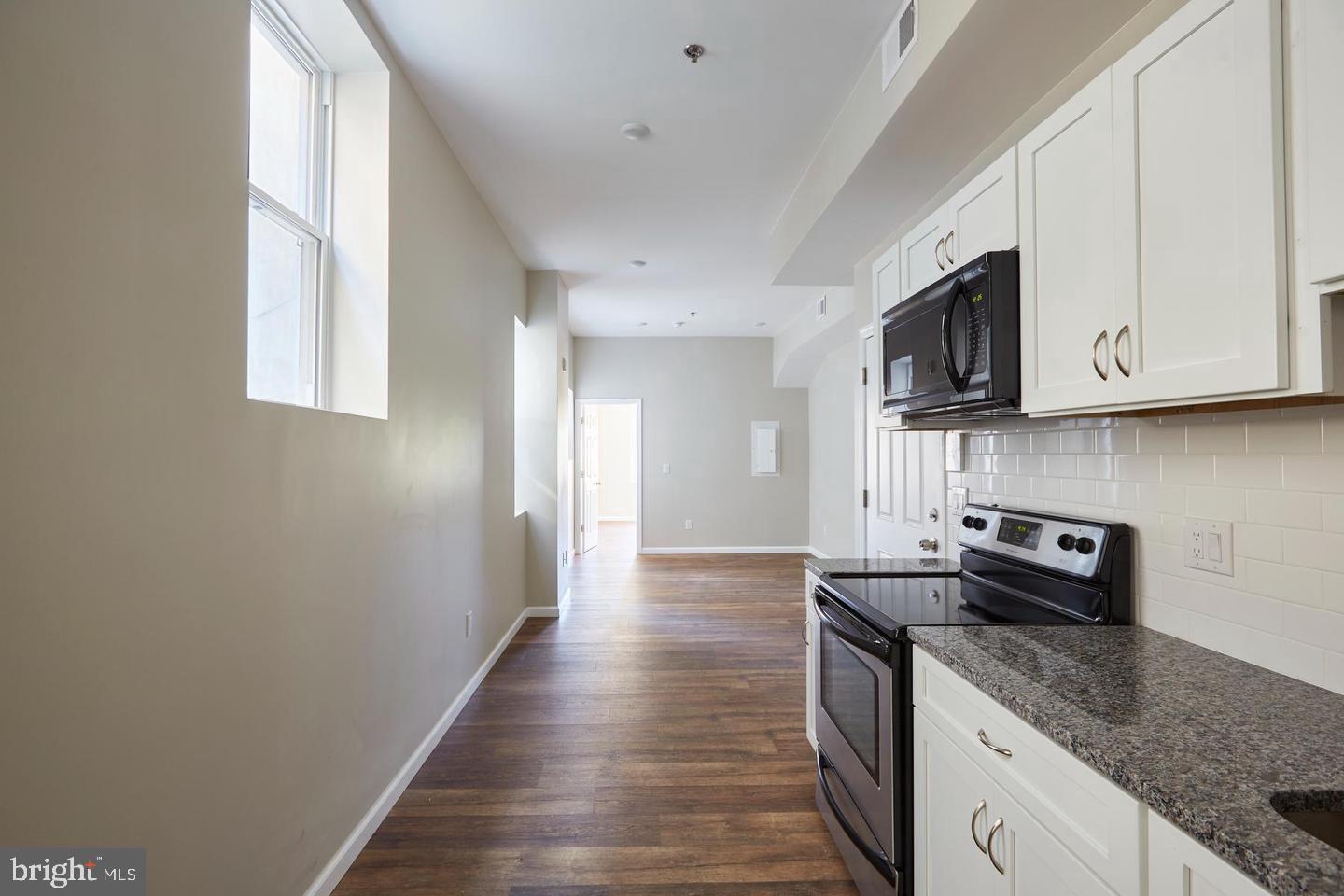 Bright and Spacious 2-Bedroom Apartment in Southwest Philadelphia
Welcome to 5514 Woodlands Ave #1 — a sunny and spacious 2-bedroom, 1-bath apartment located in Southwest Philadelphia. This inviting home features an open floorplan with abundant natural light flowing through the living and dining areas. The kitchen is equipped with ample cabinet space and sleek stainless steel appliances, making meal prep a breeze. Both bedrooms are generously sized, offering plenty of additional room for your furniture and personal touches. A perfect blend of comfort, convenience, and modern updates — schedule your tour today!