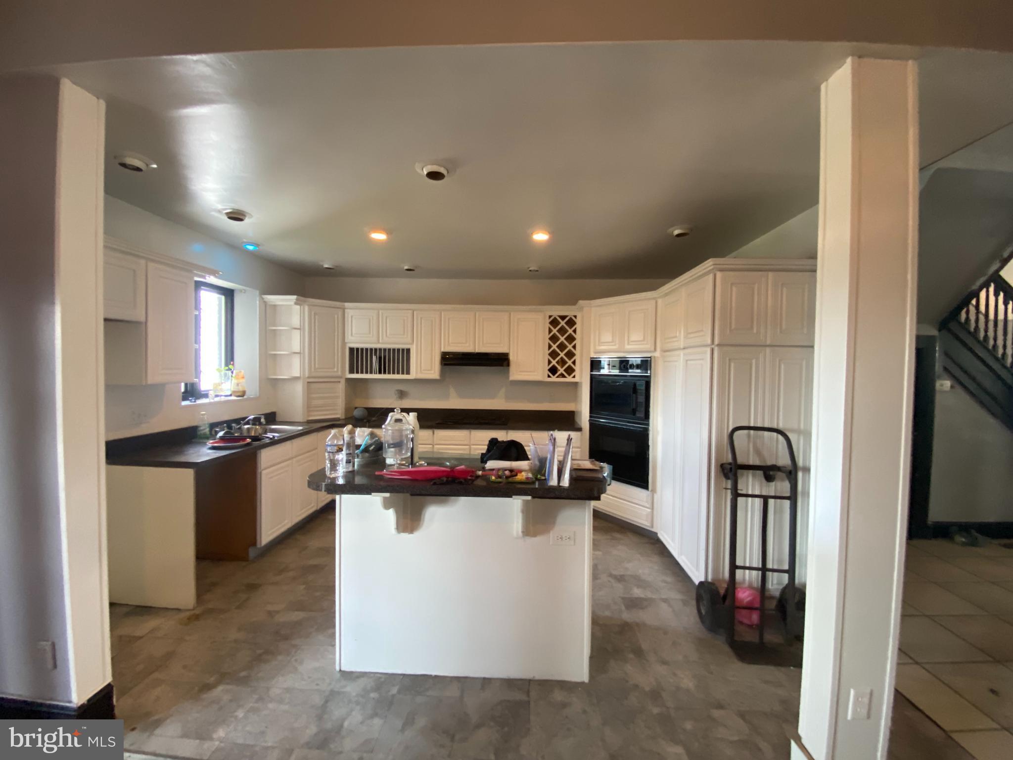 EVERGREEN LAWN - Residential