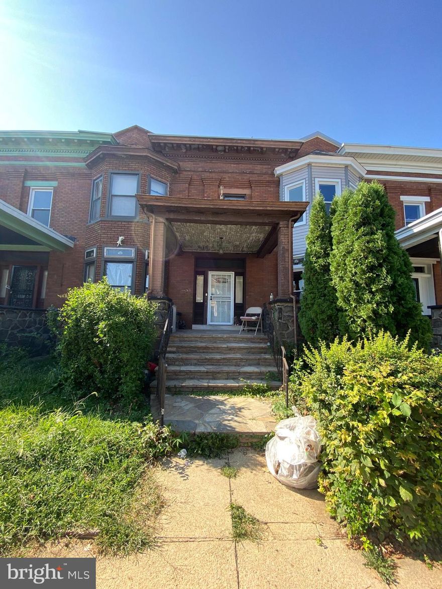 Attention Investors, fixer upper, handy man special, bring your cash buyers. Amazing opportunity could be a great flip or rental. Selling "AS IS", bring your TLC. Truly an investors dream. This 4 bedroom, 2 bath
***Seller is Bay Rock Homes. Please ignore the tax record***