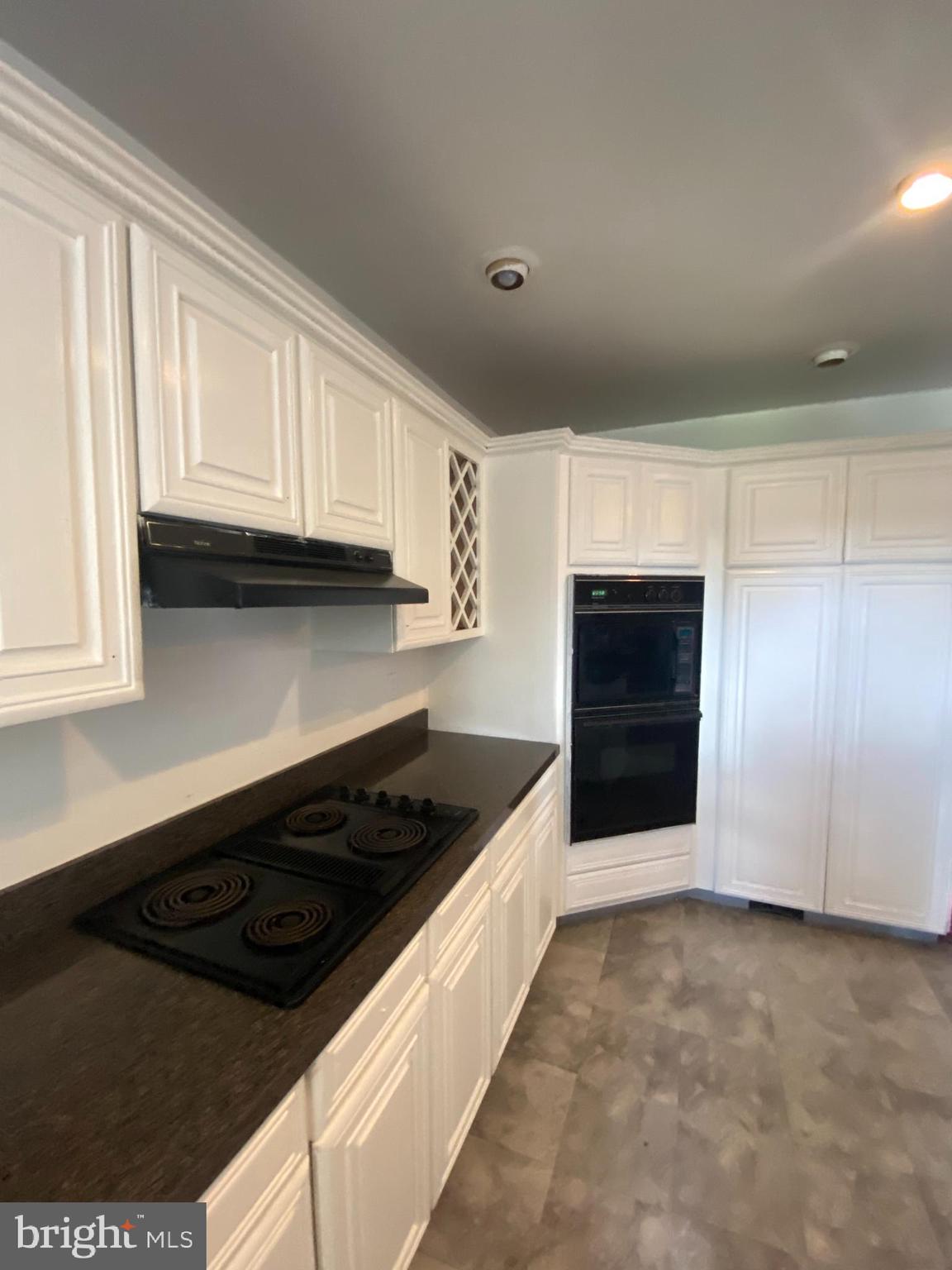 EVERGREEN LAWN - Residential