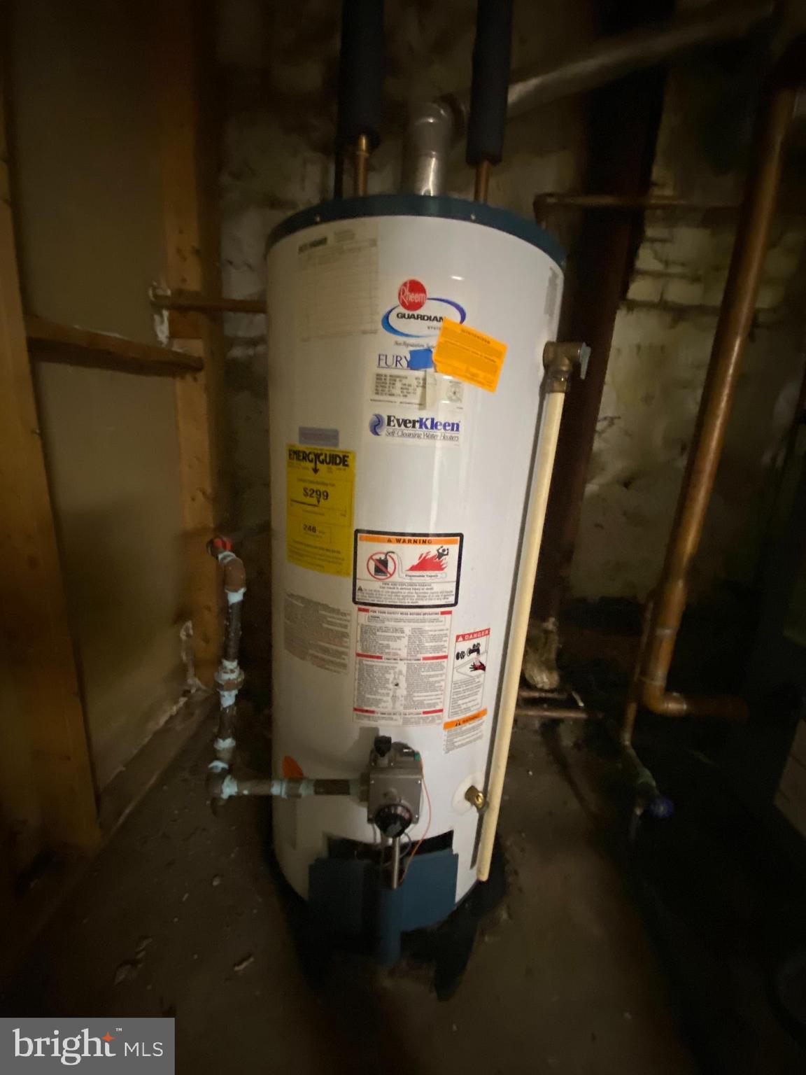 EVERGREEN LAWN - Residential