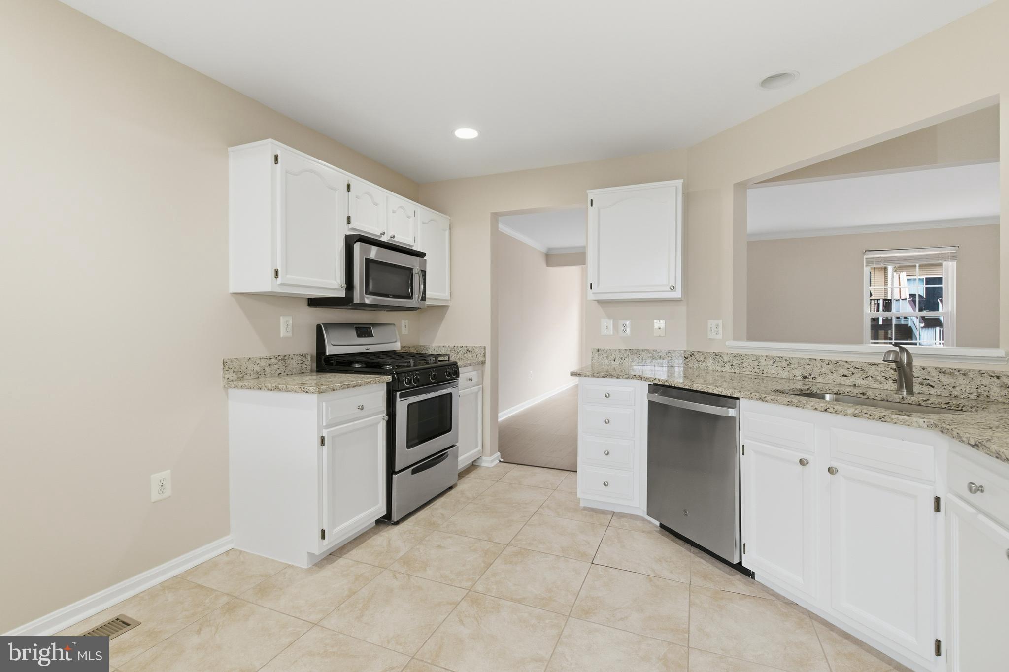 546 KALMIA SQUARE NE