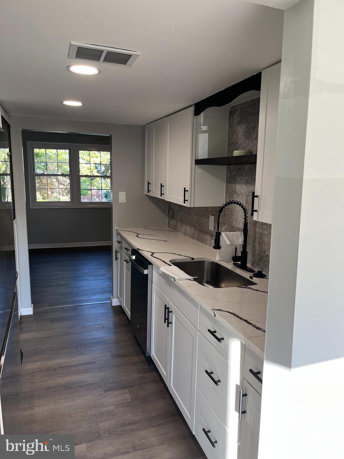 WILLIAMSTOWN - Residential