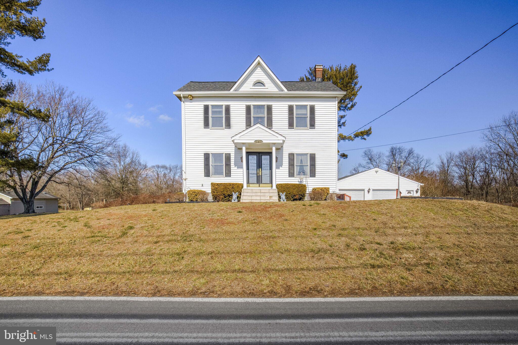 POOLESVILLE OUTSIDE - Residential