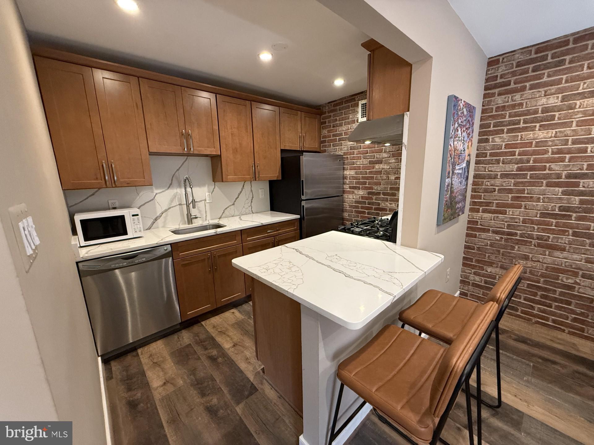 4390 LORCOM LANE 402