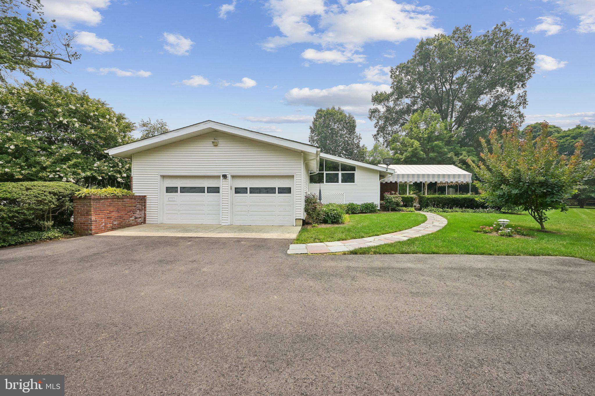 830 GOLF VIEW ROAD