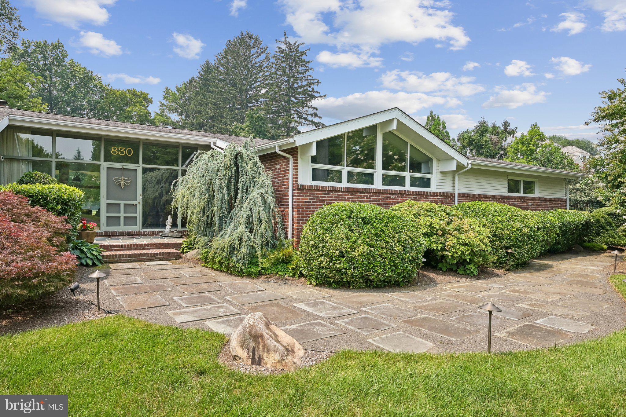 830 GOLF VIEW ROAD