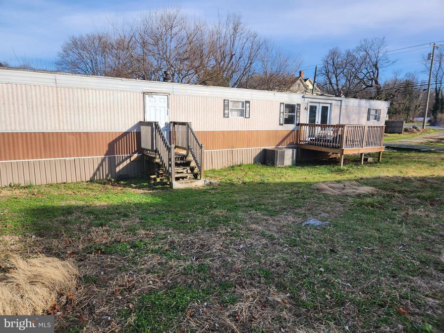 Nice trailer in Bunker Hill features 2 bedrooms, 2 bathrooms, kitchen, living room, laundry hookups and small yard.  Close to VA line and I-81.