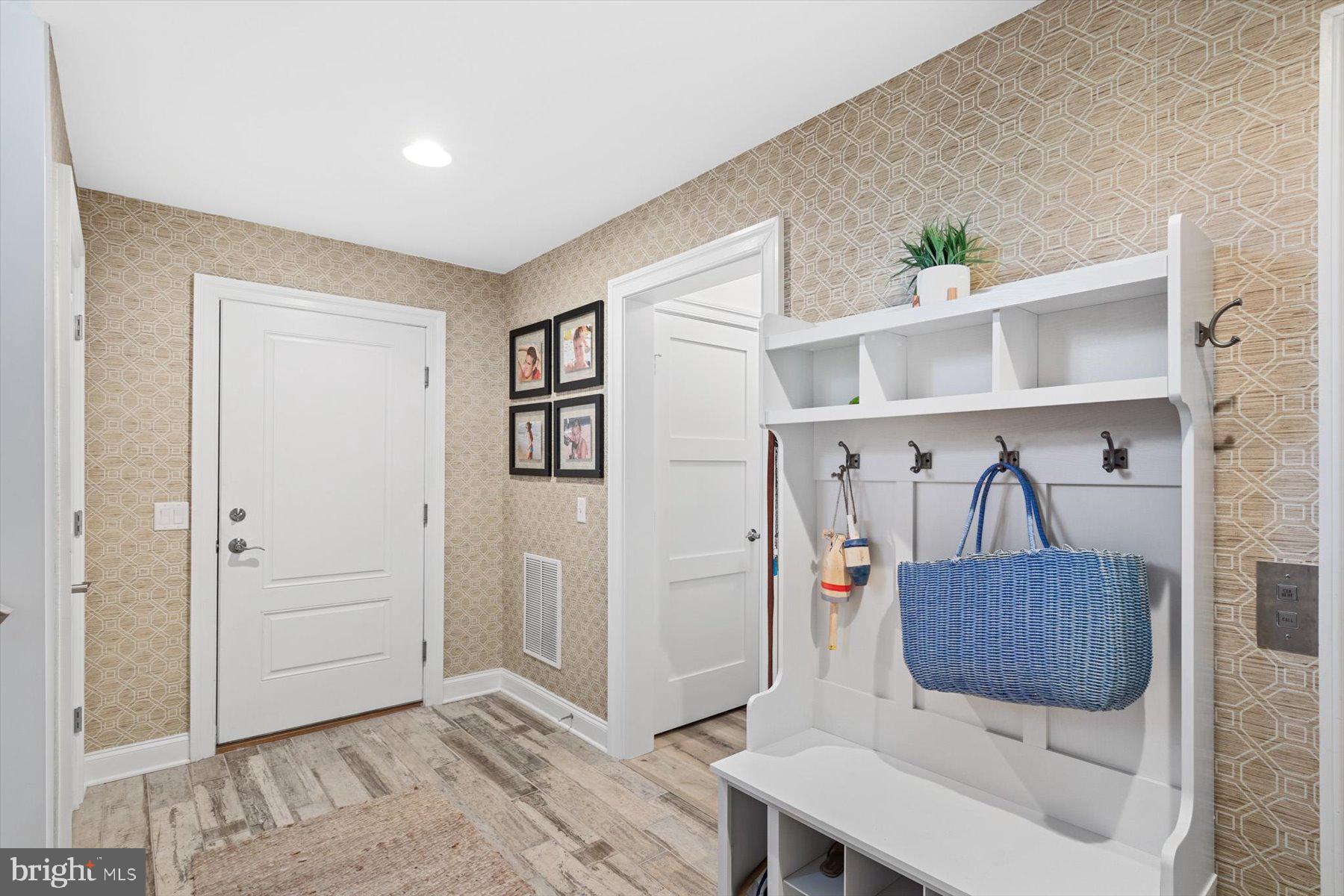 OCEAN BREEZES - Residential