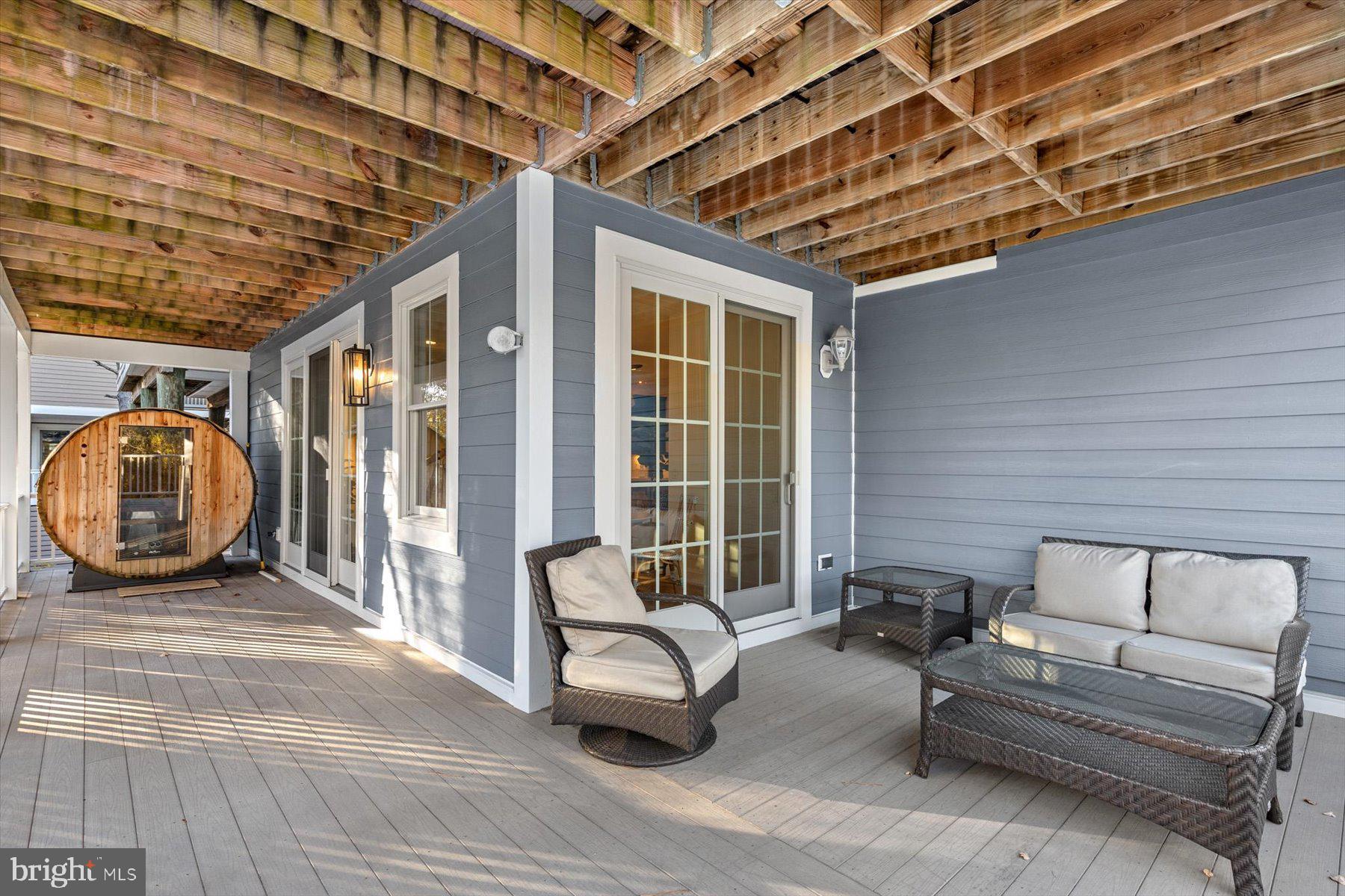 OCEAN BREEZES - Residential