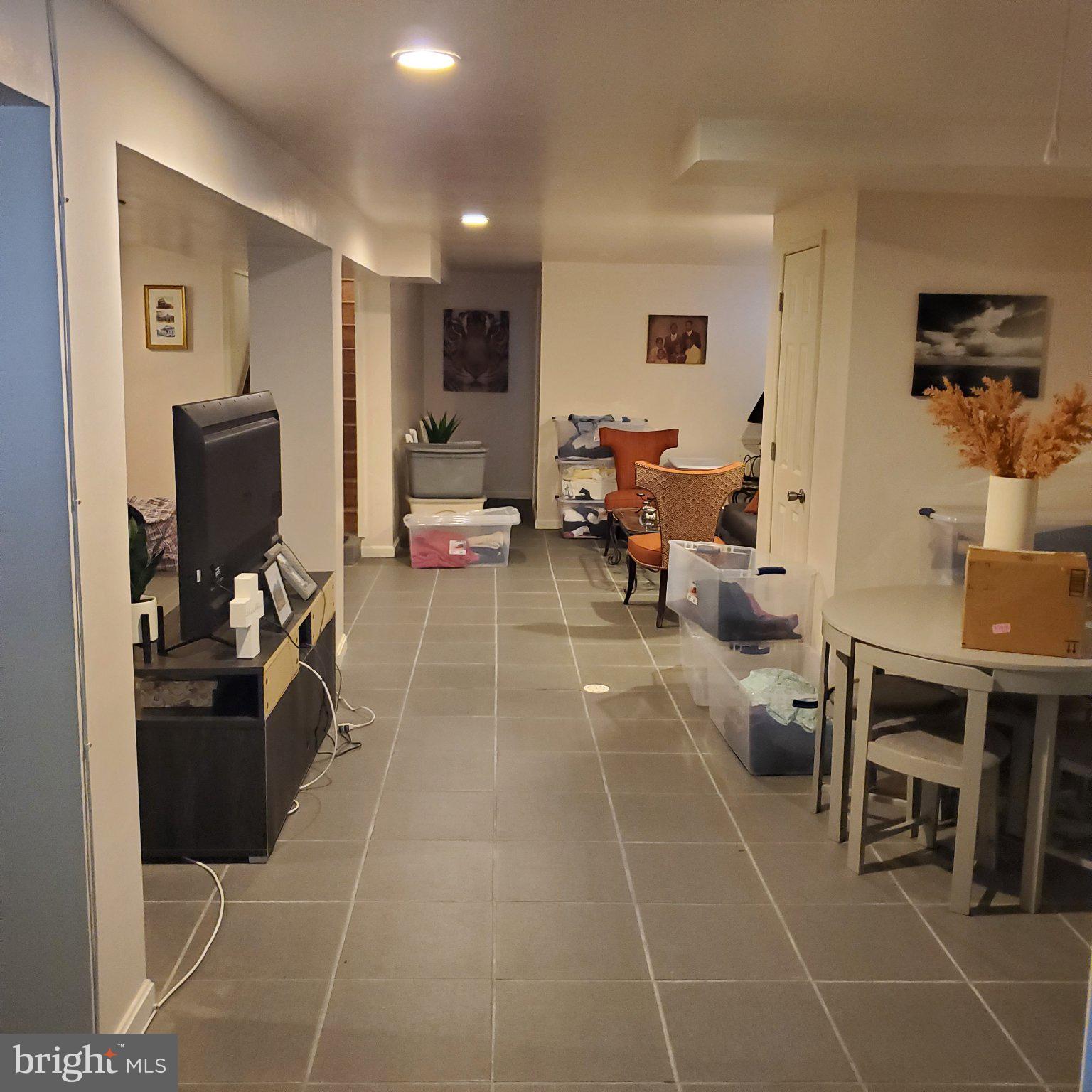 SUMMIT HALL - Residential