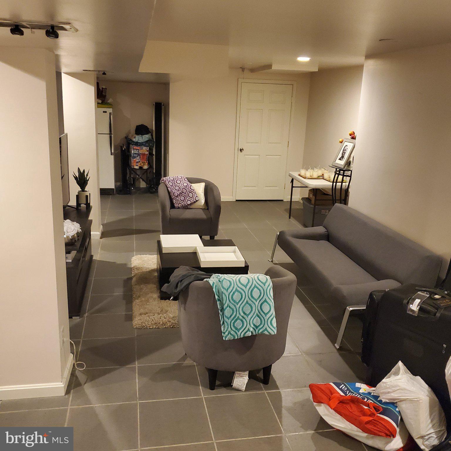 SUMMIT HALL - Residential