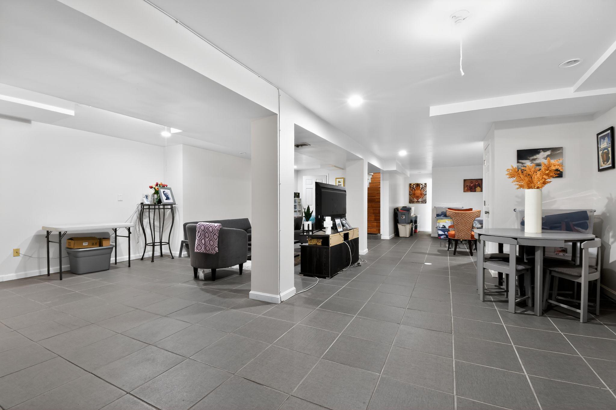 SUMMIT HALL - Residential