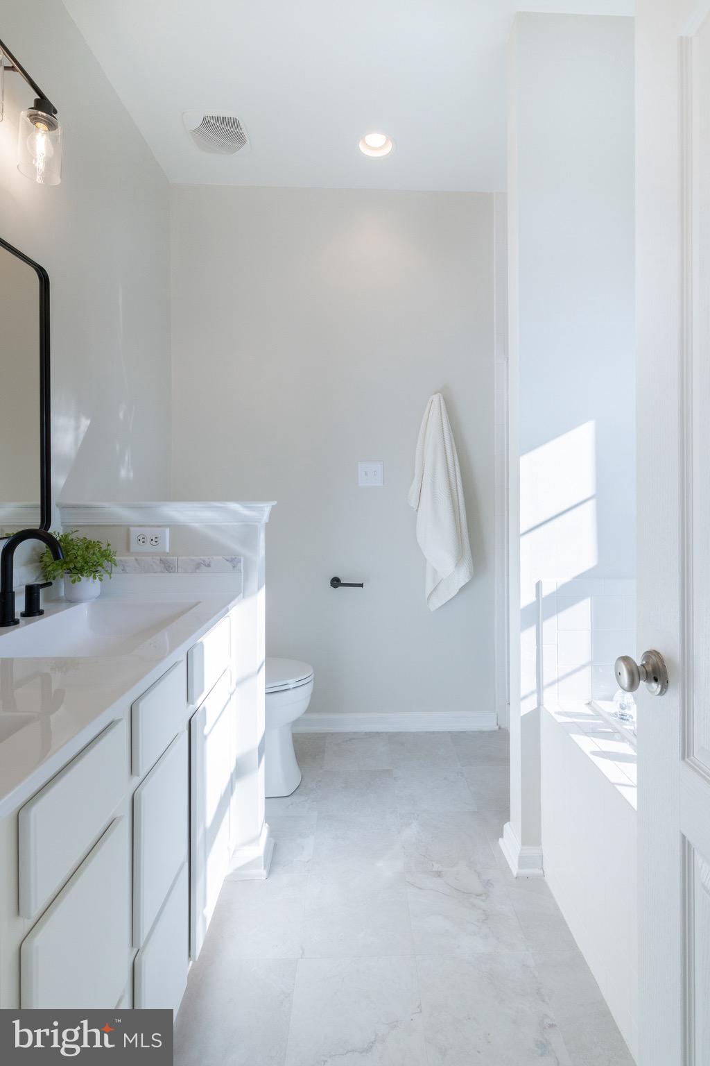 WAKELAND MANOR - Residential