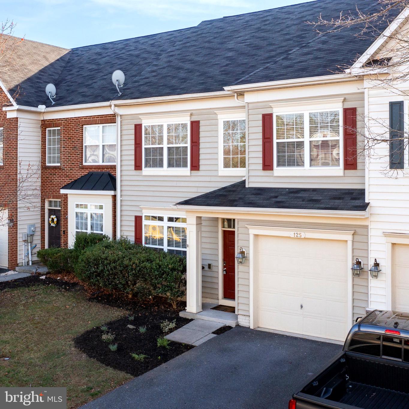 WAKELAND MANOR - Residential