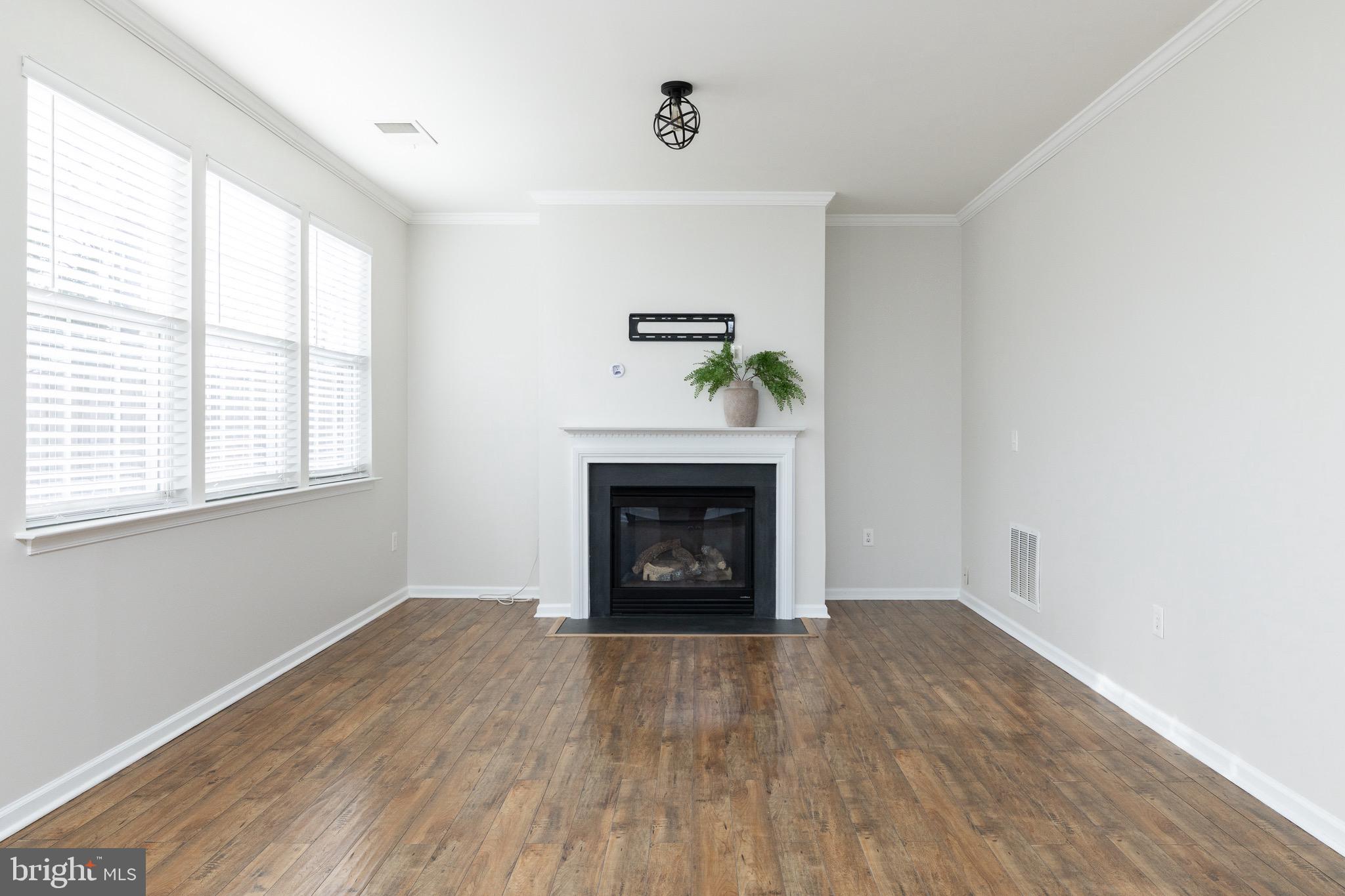 WAKELAND MANOR - Residential