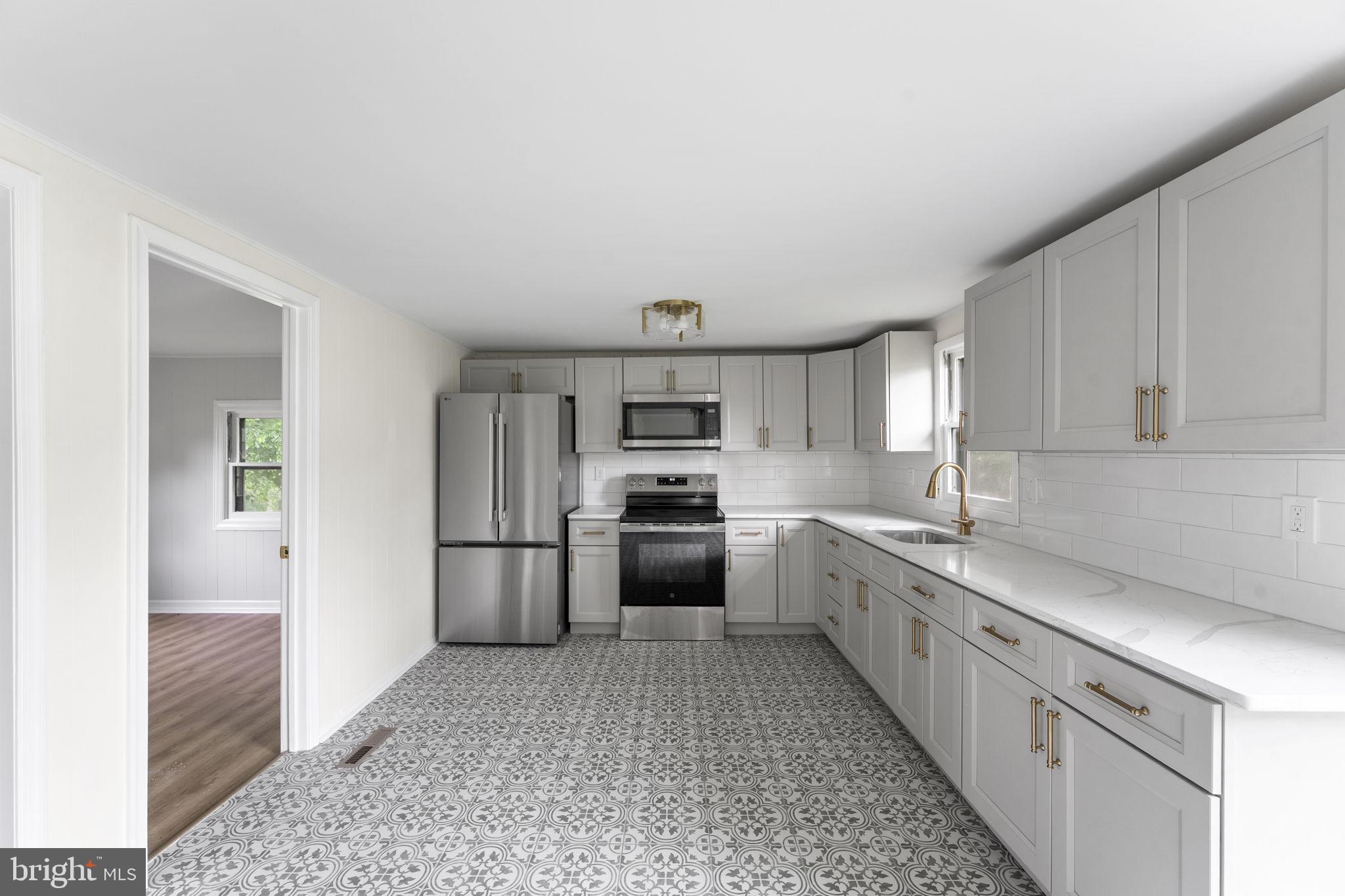 284 ELLICOTT ROAD