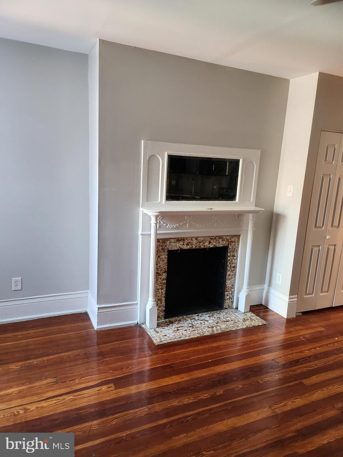 WASHINGTON SQ - Residential Lease