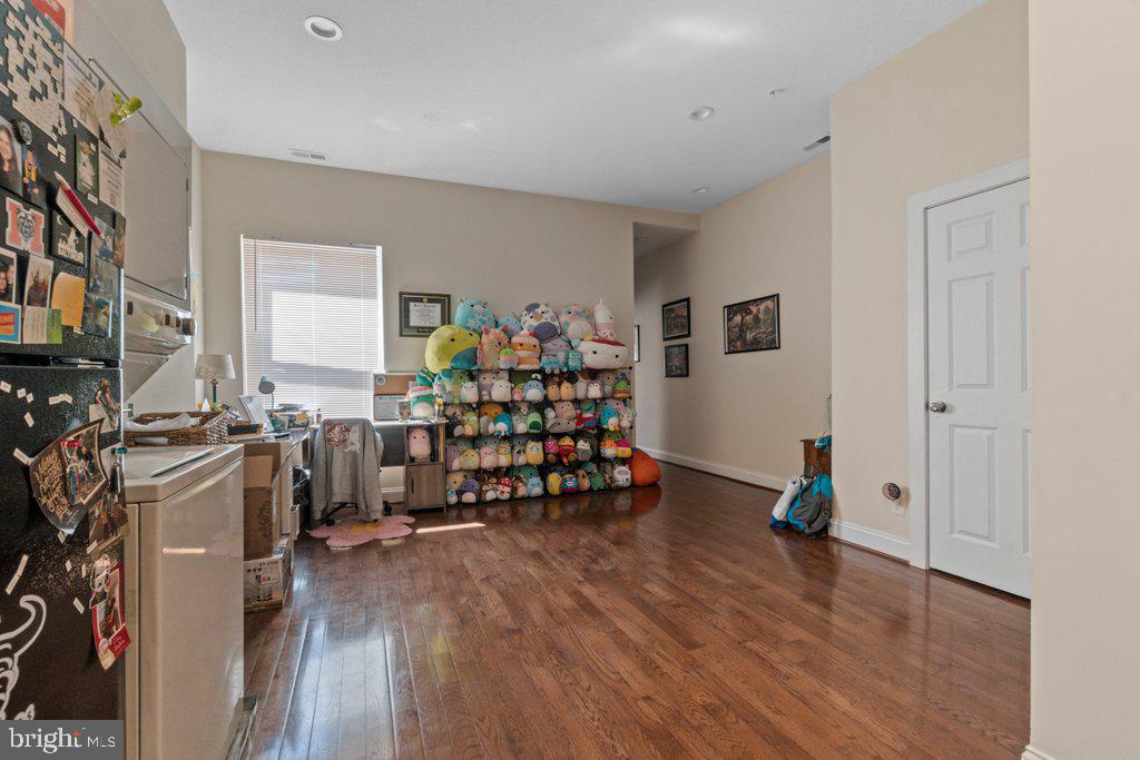 CHARLES VILLAGE - Residential Income