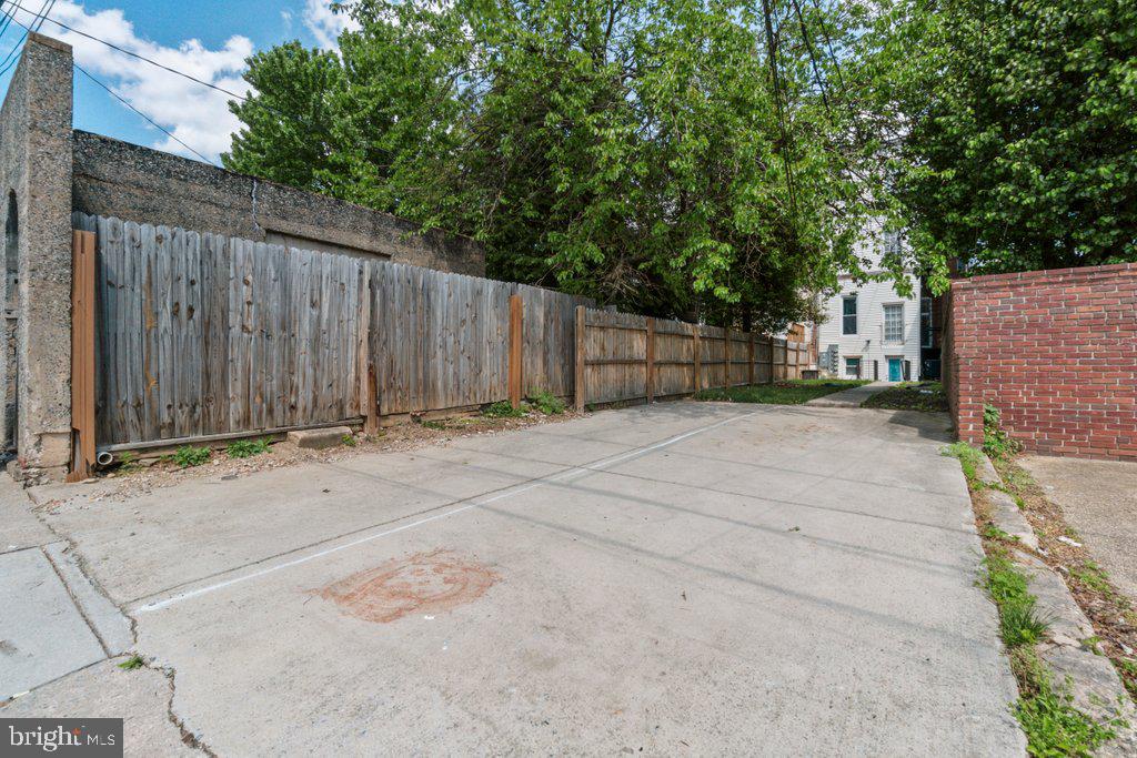 CHARLES VILLAGE - Residential Income