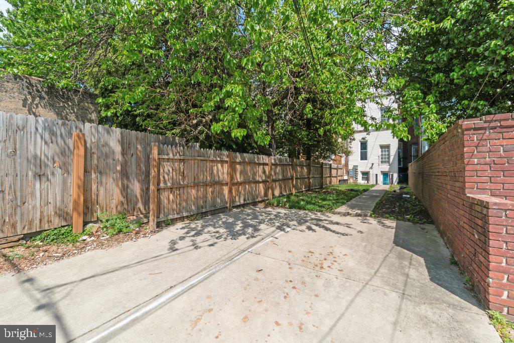 CHARLES VILLAGE - Residential Income