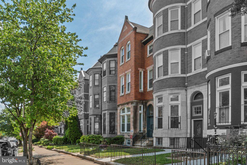 CHARLES VILLAGE - Residential Income