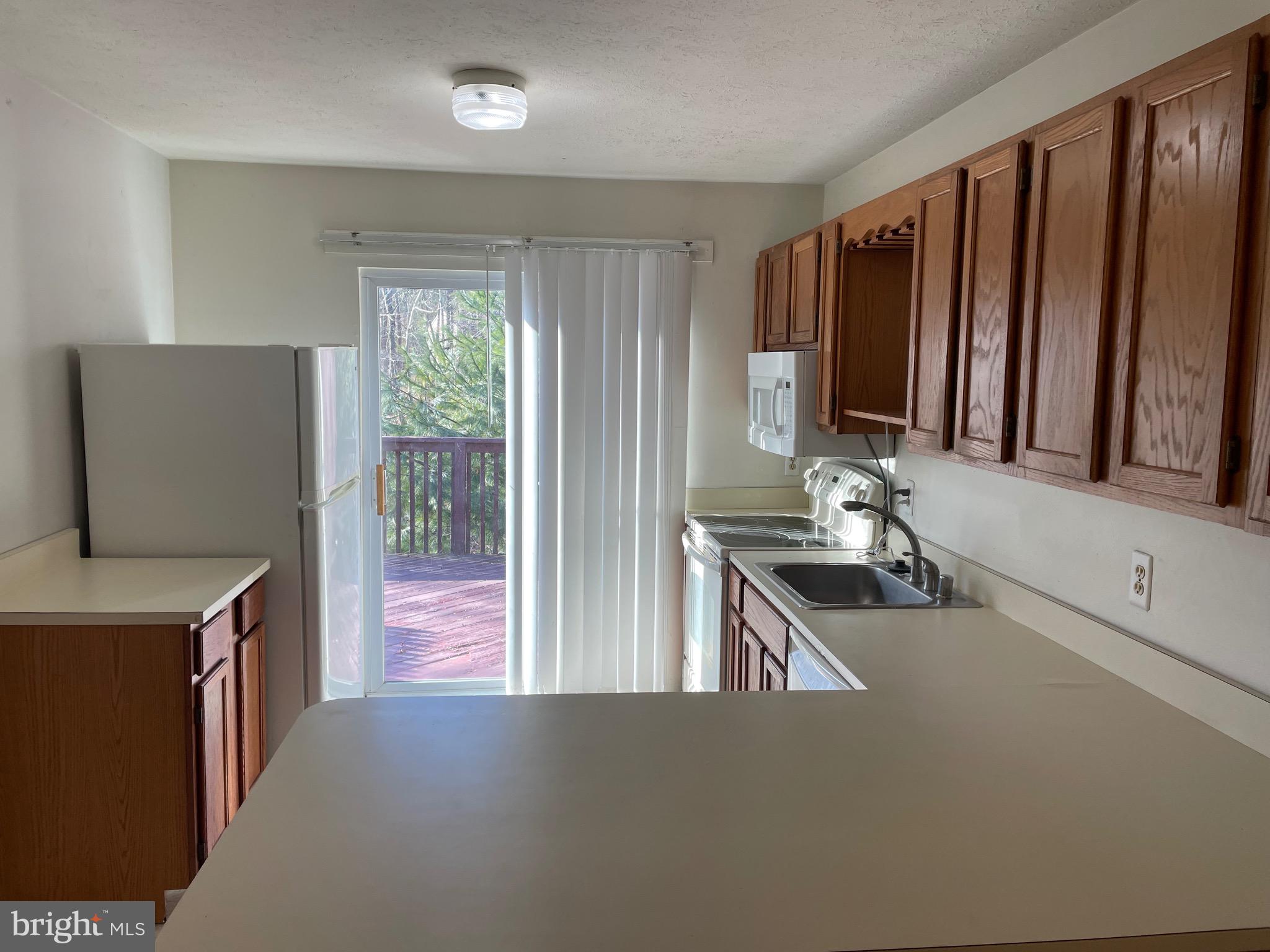 527 GREENBLADES COURT