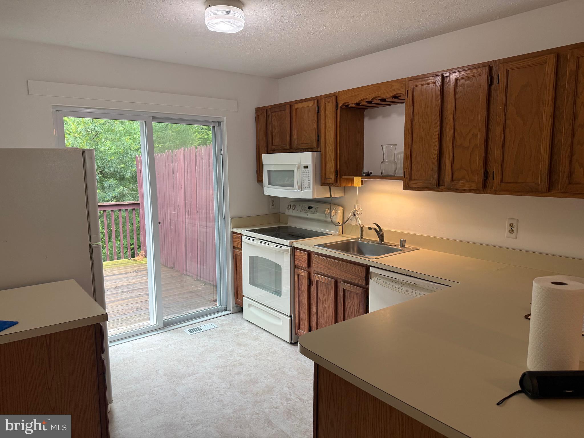 527 GREENBLADES COURT