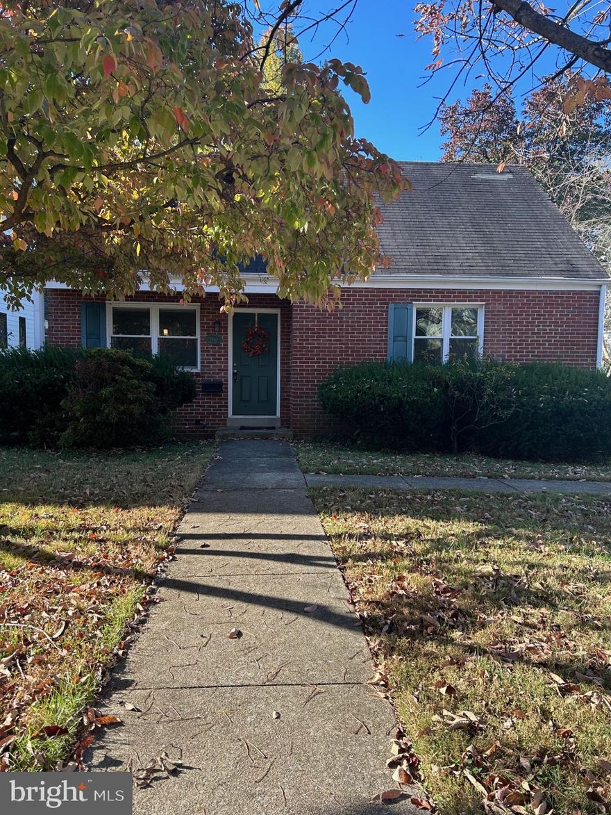 Wyngate listing - sold "AS IS"
Room to improve but some of the major systems, kitchen, bath have been done.
Minutes to NIH
Nice flat lot good for builders