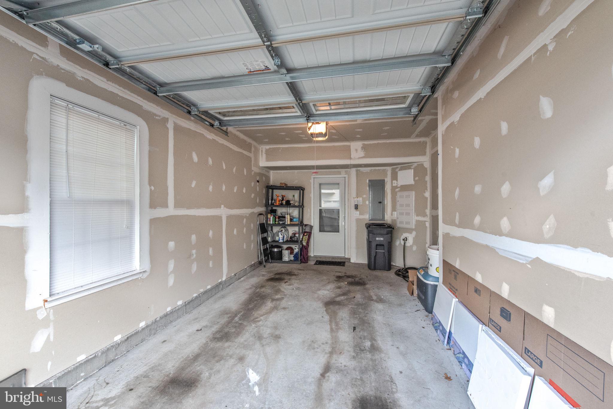 VIRGINIA MANOR - Residential Lease