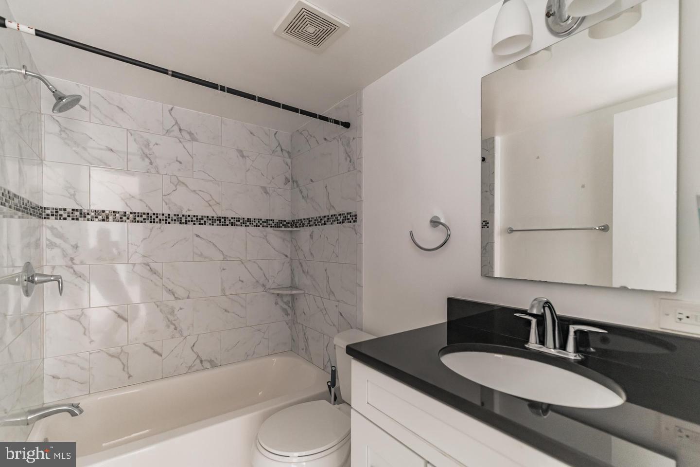 SUMMERTREE - Residential Lease