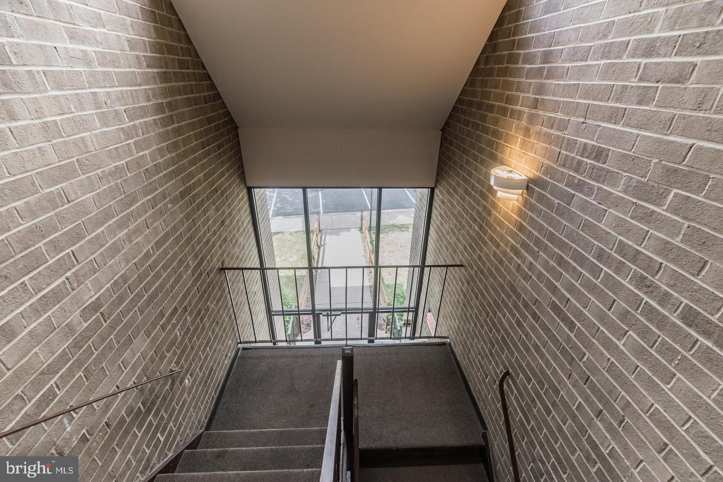 SUMMERTREE - Residential Lease