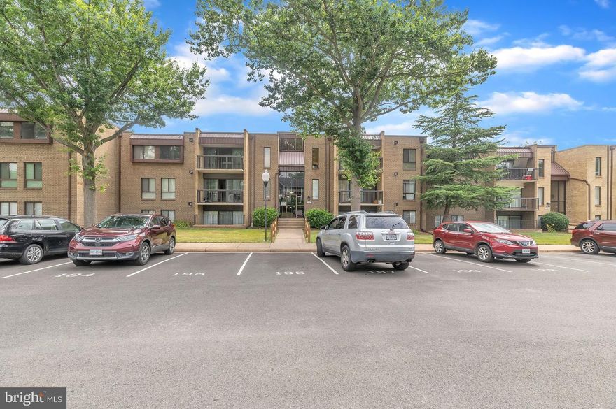 Beautifully updated 1 bedroom 1 bathroom condo in Manassas. Walk into a light and bright open floor plan with plush carpeting flowing throughout the unit. The living room includes a sliding glass door to the balcony. The kitchen provides plenty of counter space and cabinet space. The spacious bedroom includes oversized windows and two double-door closets. Enjoy laundry right in the unit. The community includes a pool, party room, volleyball court, tennis courts, playground, and basketball court. Easy access to 66, Shopping, and Dining. All utilities are included except Electricity. Do not miss this rental!
Contact listing agent for showing.