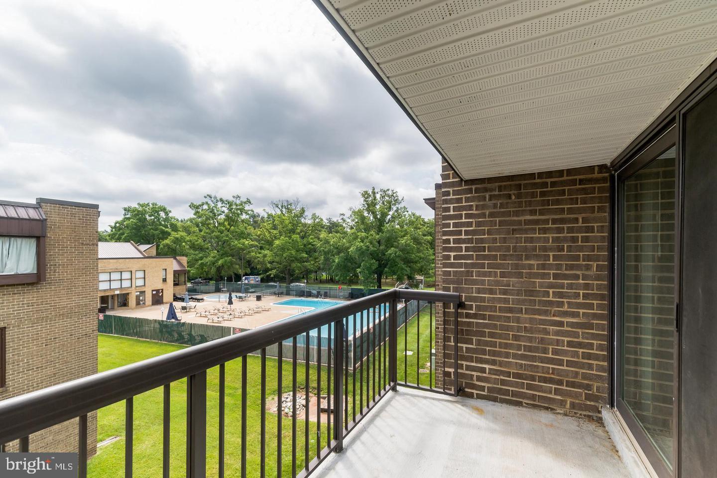 SUMMERTREE - Residential Lease