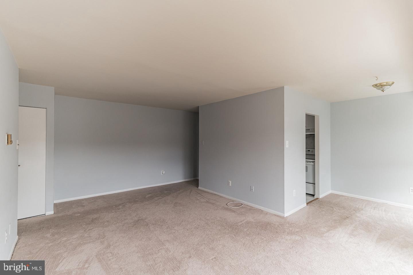 SUMMERTREE - Residential Lease