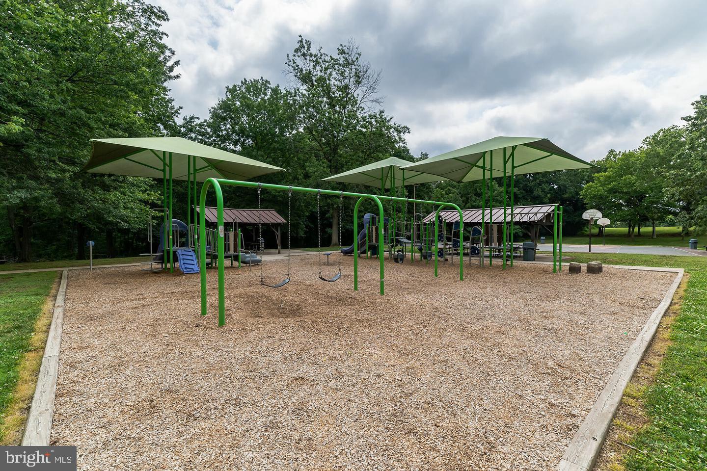 SUMMERTREE - Residential Lease