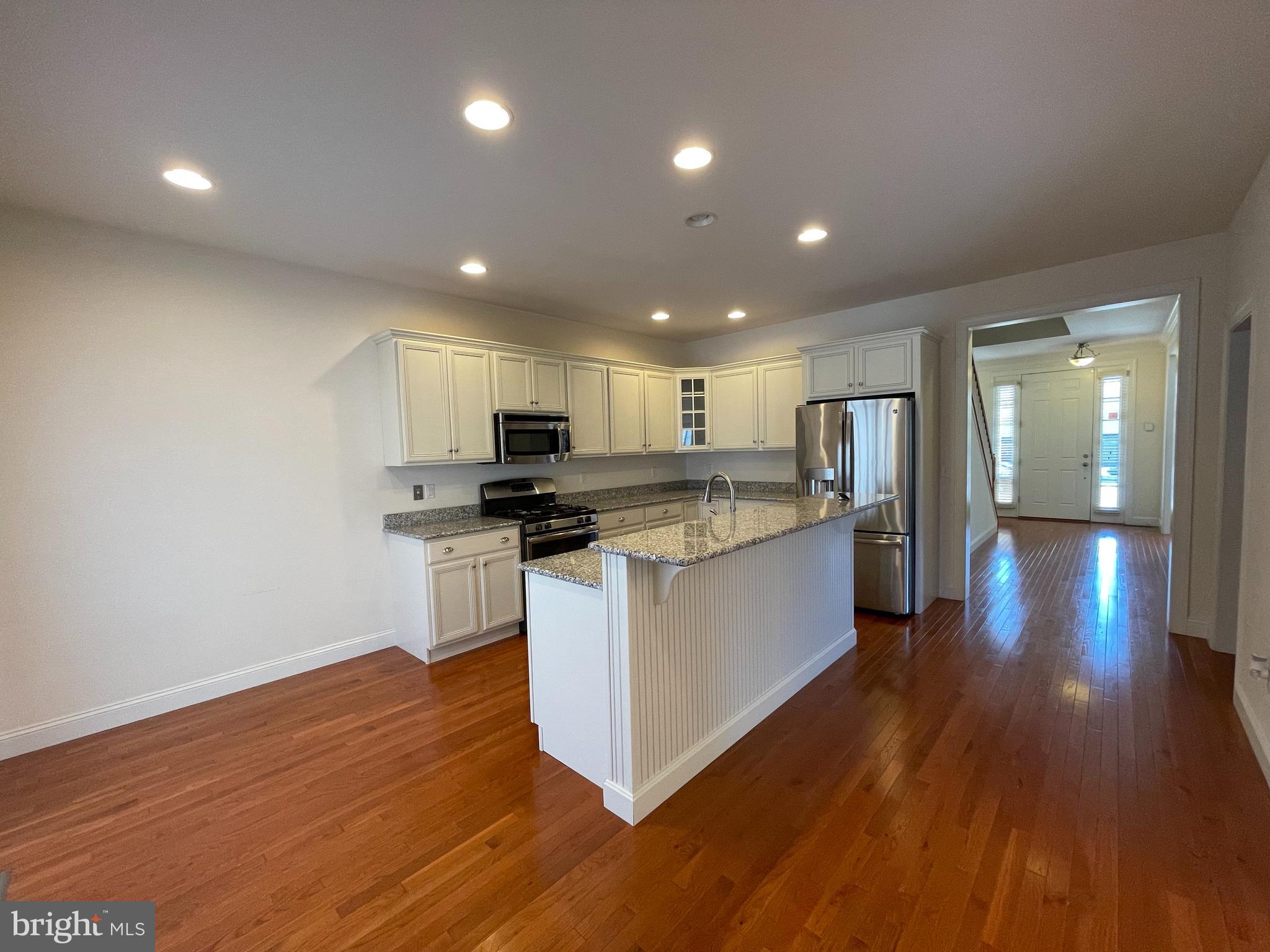 JAMESTOWN SQUARE - Residential Lease